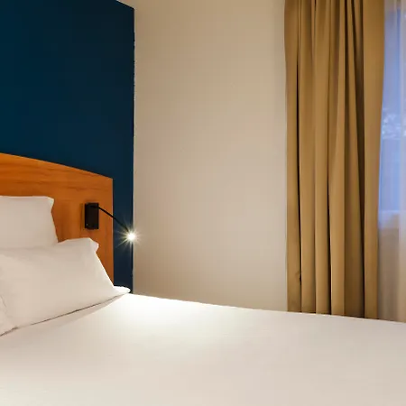 Comfort Hotel Evreux-2