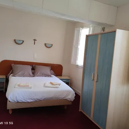 Hotel Du Rocher-3