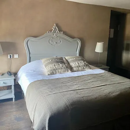 Hotel De La Tour-3