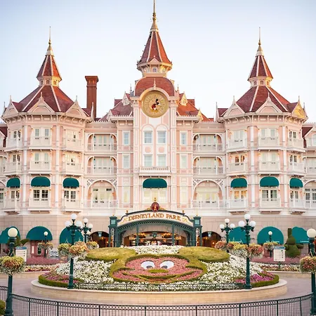 Disneyland Hotel-3