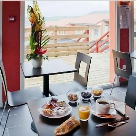 Hotel Cantal Cottages-2