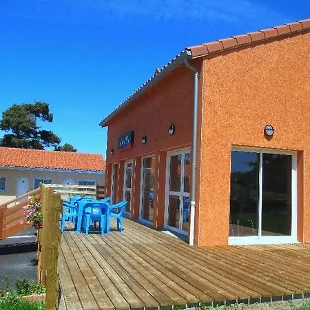 Hotel Cantal Cottages-3