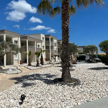 Le Jardin De Babylone Residence Festive & Naturiste "Reserve Aux Couples Uniquement"-2