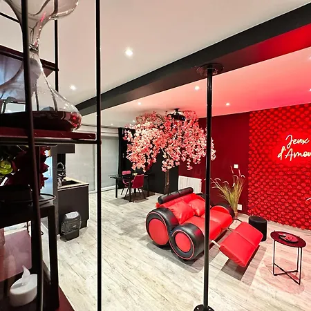 Suite Jeux D'Amour Jacuzzi / Love Room-3