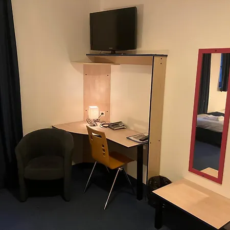Hotel Cesar Climatisation Dans La Majorite Des Chambres Centre-Ville Gare Charleville-Mezieres-2
