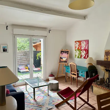 Cassis Hostel-3