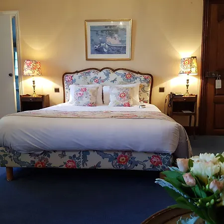 Hotel Chateau De Gilly-3