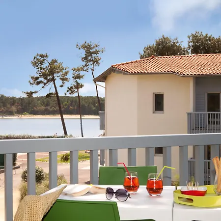 Sowell Family Pignada Plage-2