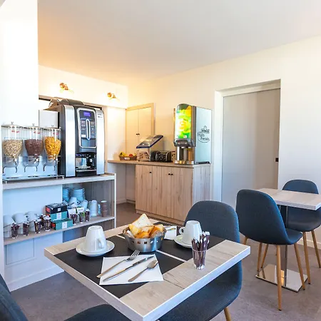 Hotel Restaurant Le Grand Large - Face A La Plage - Ile De Re-2