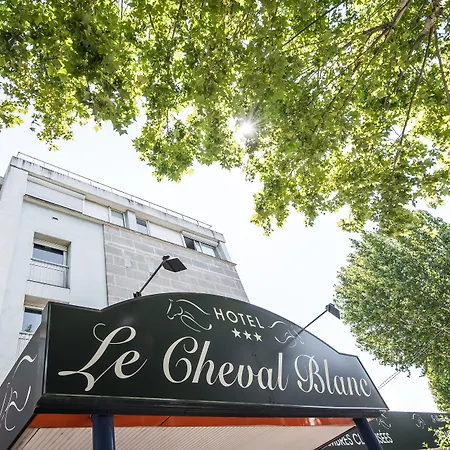 Le Cheval Blanc-2