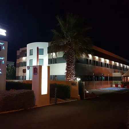 Brit Hotel Porte D'Espagne-3