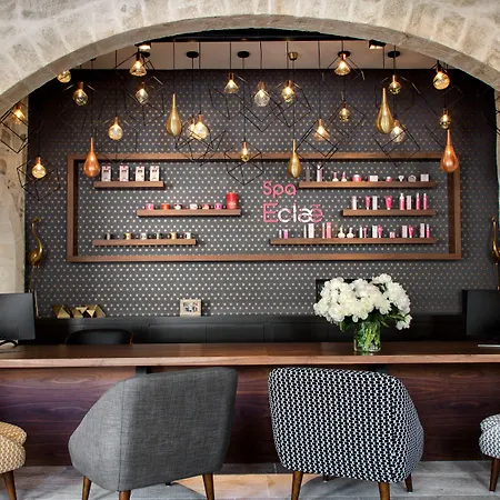 Boutique Hotel Des Remparts & Spa-3