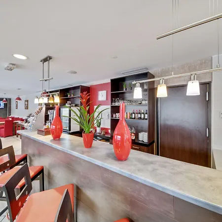 Hotel Paris Pacific: Metro-Adjacent Lodging Near Orly Airport-2