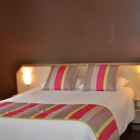 Brit Hotel Cherbourg-3
