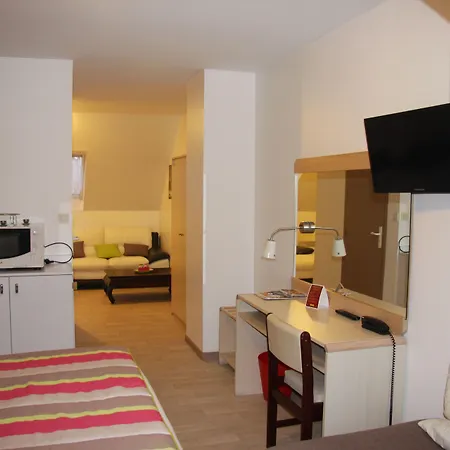 Brit Hotel Cherbourg-2