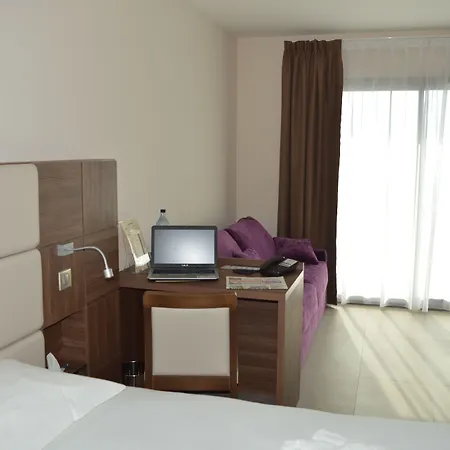 Hotel Port Toga-2