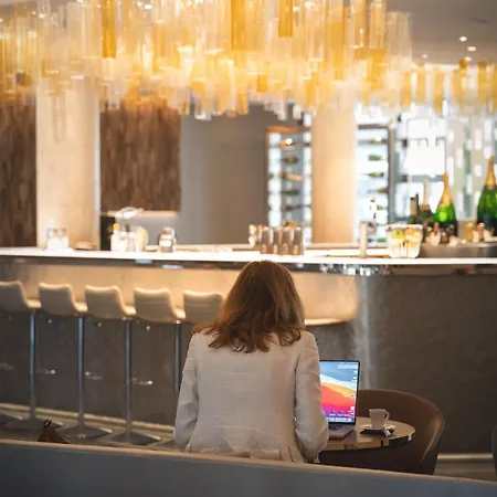 Best Western Premier Hotel De La Paix-3