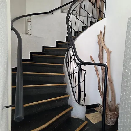 Hotel De La Mer-3