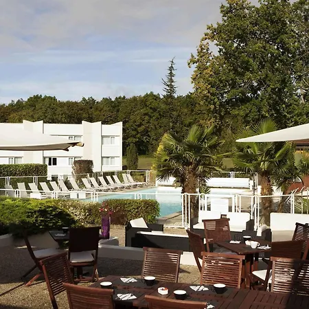 Novotel Fontainebleau Ury-3