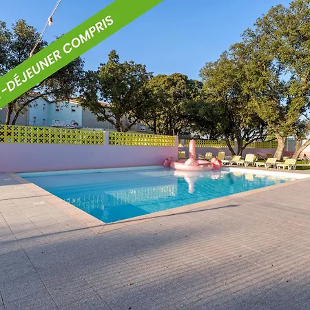 Ibis Styles Pont Du Gard Route D'Avignon-3