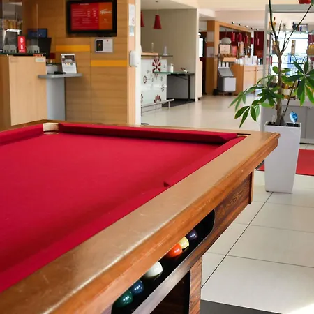 Ibis Saintes-2