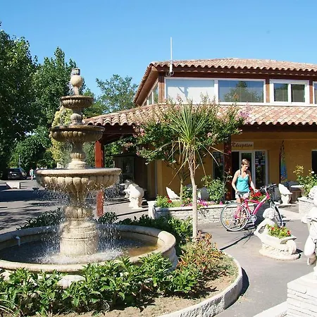 Camping Resort Les Champs Blancs-3