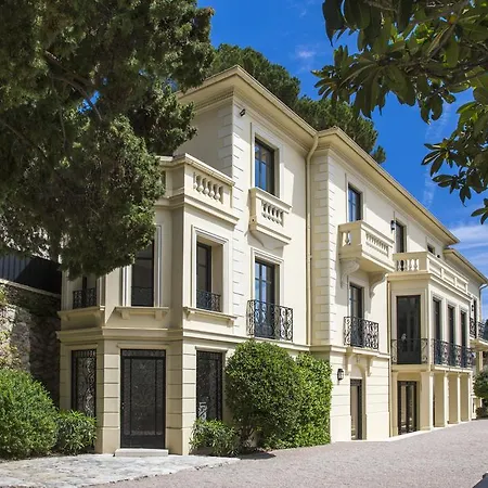 Luxurious Villa Overlooking Monaco-3