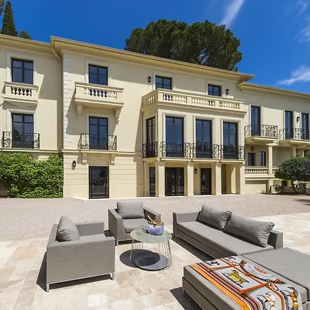 Luxurious Villa Overlooking Monaco-2