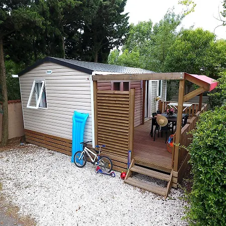 Camping Resort Les Champs Blancs-3