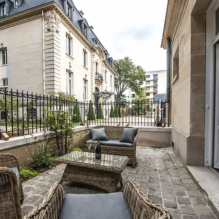 Les Suites Du Champagne De Venoge-3