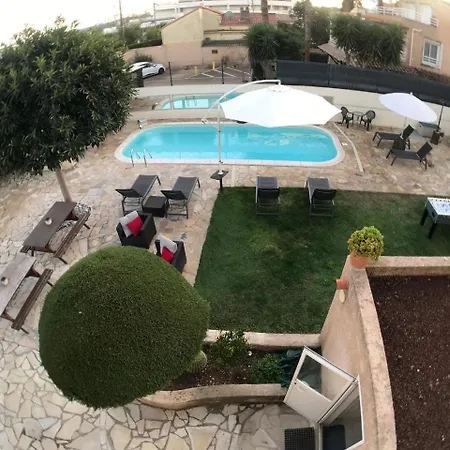 Debbie'S Crew House-2