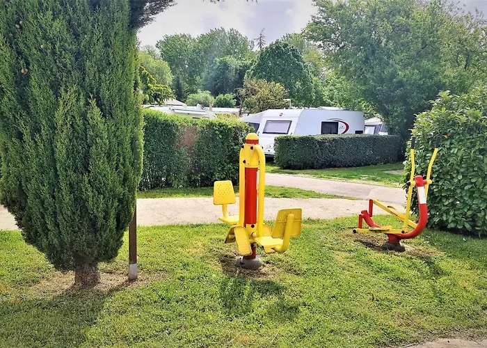 Camping Paris Beau Village Villiers-sur-Orge, France