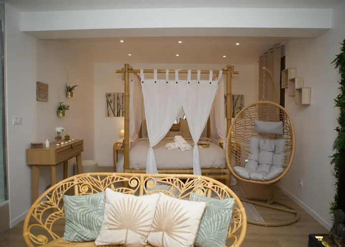 PARENTHESE LOVE - Bali Mon Amour Suite Balneo SPA Proche Orly-Paris La Ville-du-Bois, Frankreich