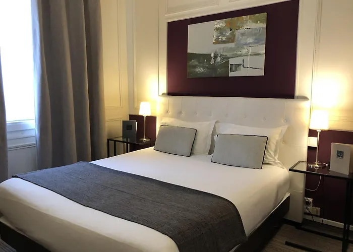 Hotel Dauphin Puteaux, Frankreich