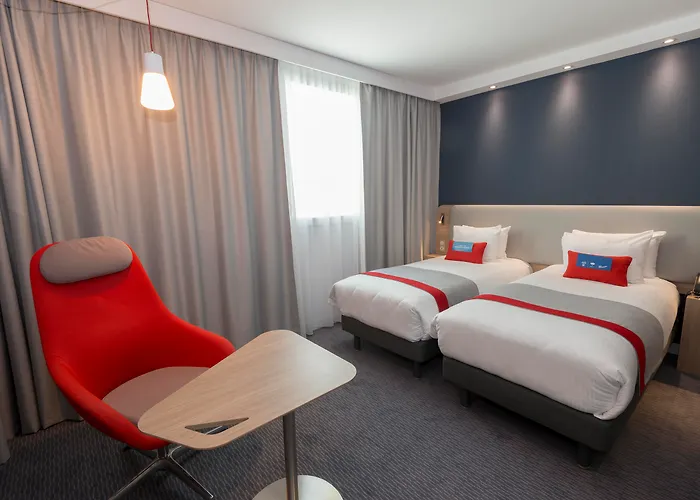 Holiday Inn Express Paris - Velizy By Ihg