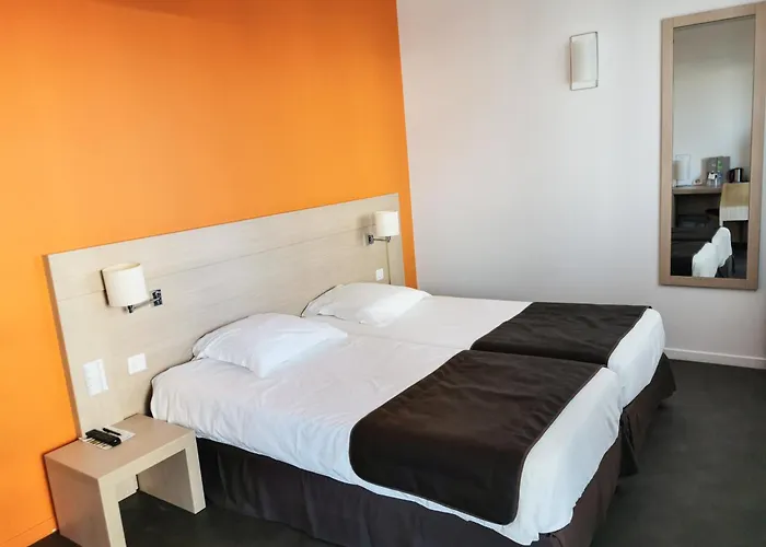 Esatitude Hotel