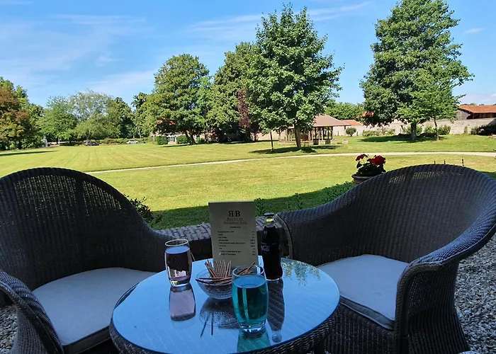 Le Manoir De Beaumarchais Les Chapelles-Bourbon, France