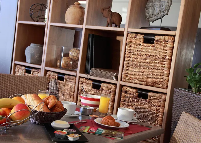 Logis - Hotel & Restaurant Les Trois Fontaines Marconne, France