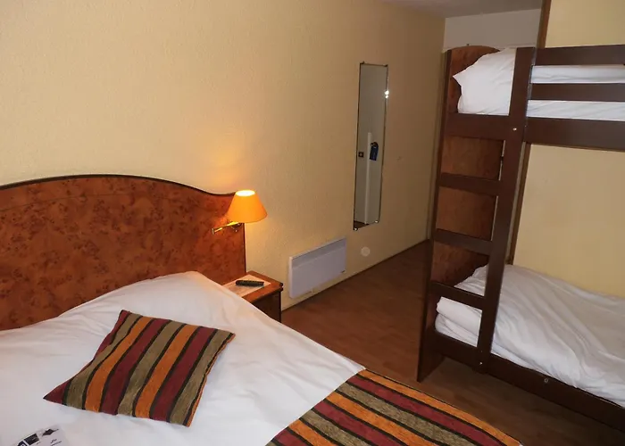 Logis Hotel & Restaurant & Bar Le Cottage Calais, France