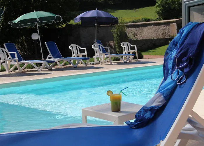 Logis Des Trois Maures Hotel Couches, France