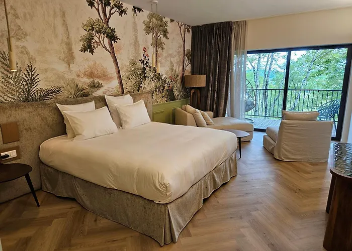 Le Belvedere Hotel Et Bien Etre Lauzerte, France