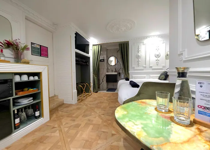 La Belle Endormie B&B French Guest House