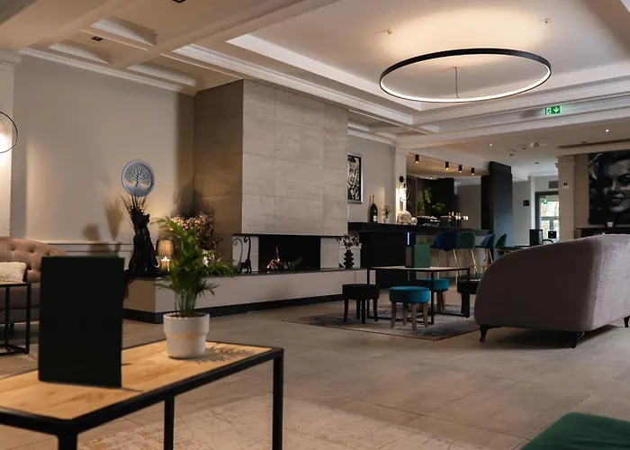 Logis Hotel & Restaurant - Les Tuileries Fey, Prancis