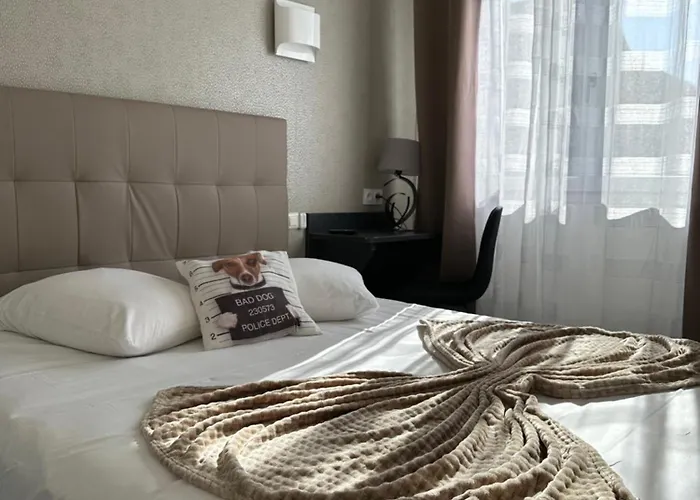 Square Hotel