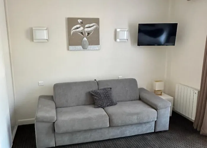 Square Hotel