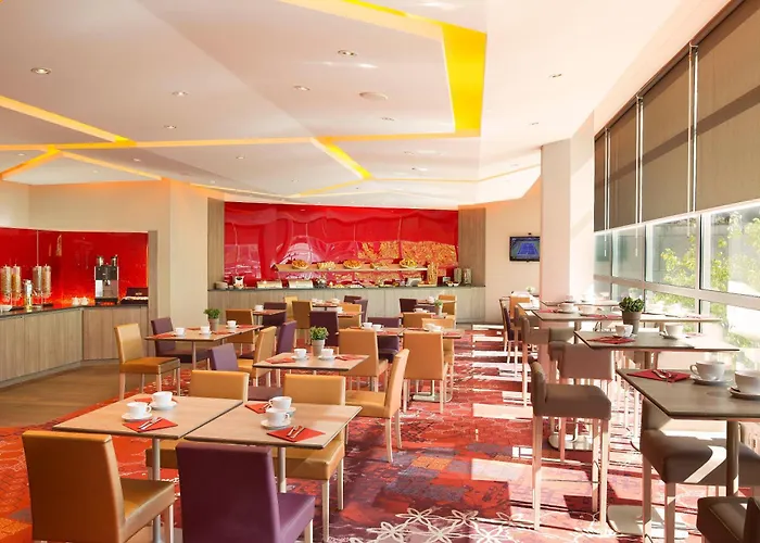 Hotel Oceania Clermont Ferrand, Francia