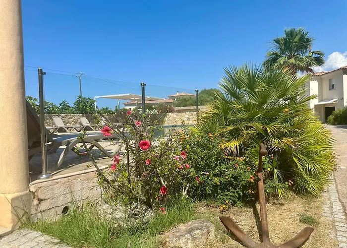 Manureva Calvi Villa, Prancis