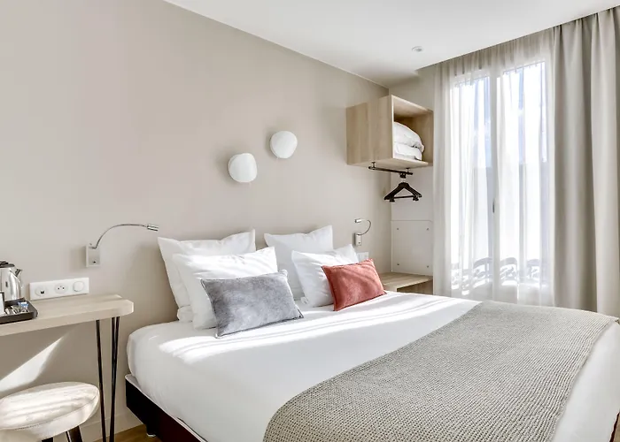 Hotel Courseine Courbevoie, França