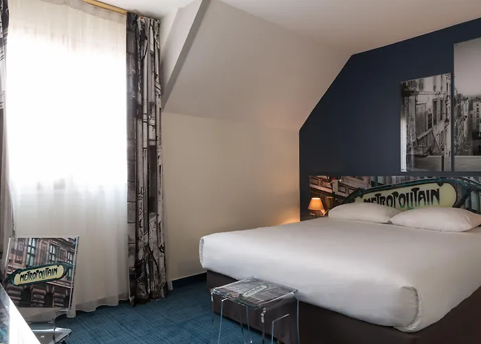 Hotel Le Cardinal Rueil Centre, France