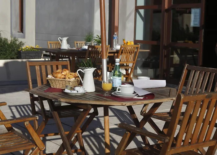 Hotel Adonis Carcasona, Francia